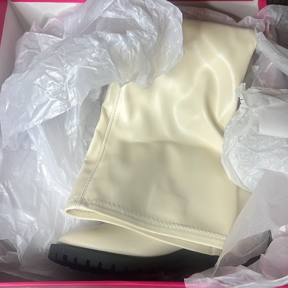 New in Box Bradana Bone Tall Flat Boot, 5.5 - Picture 5 of 6